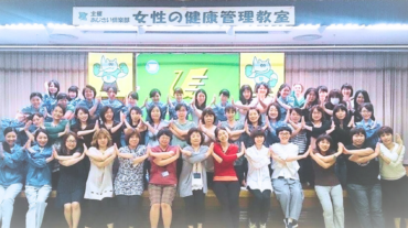 ヨガ参加者の集合写真