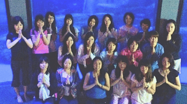 イベントヨガ終了後の参加者集合写真