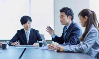 経営視点で導入される健康経営ヨガ