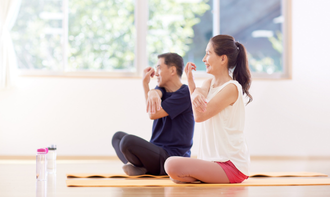 社内で開催されるイベントヨガの様子