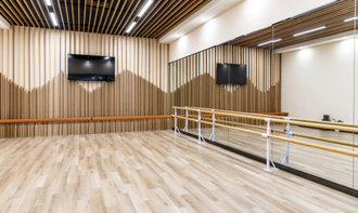 冷暖房完備の屋内で楽しめるイベントヨガ