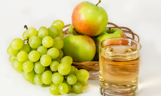 りんごやぶどうのジュースで秋を楽しめるイベントヨガ