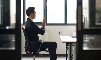 職場で行うリフレッシュを目的とした出張ヨガ