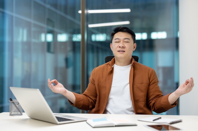 社内で無理なく行えるオフィスヨガプログラム