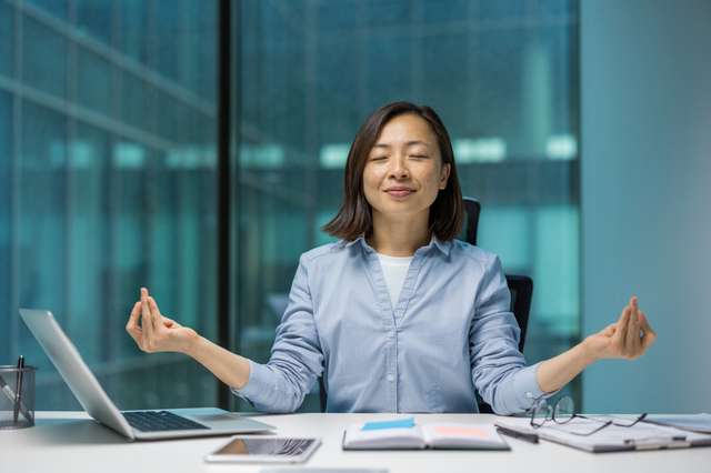 健康経営の取り組みとして集中力回復を促す継続的なヨガ施策の実施風景