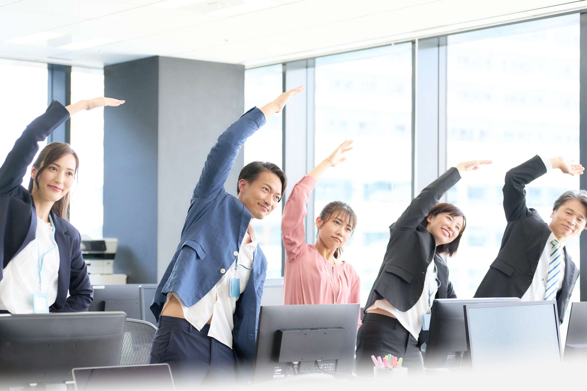 オフィスで行う社員向けのリフレッシュ目的のオフィスヨガ