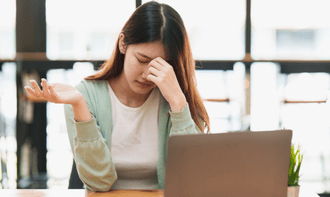 働く人の体調管理を支援する職場向けヨガの取り組み